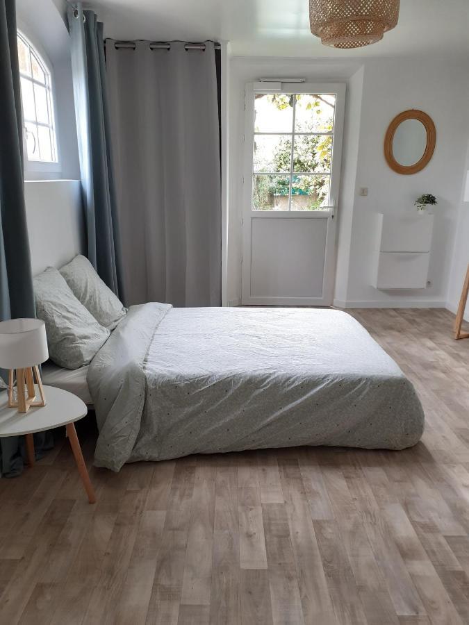 Superbe Grand Studio Tout Confort Avec Exterieur Poussan Bagian luar foto