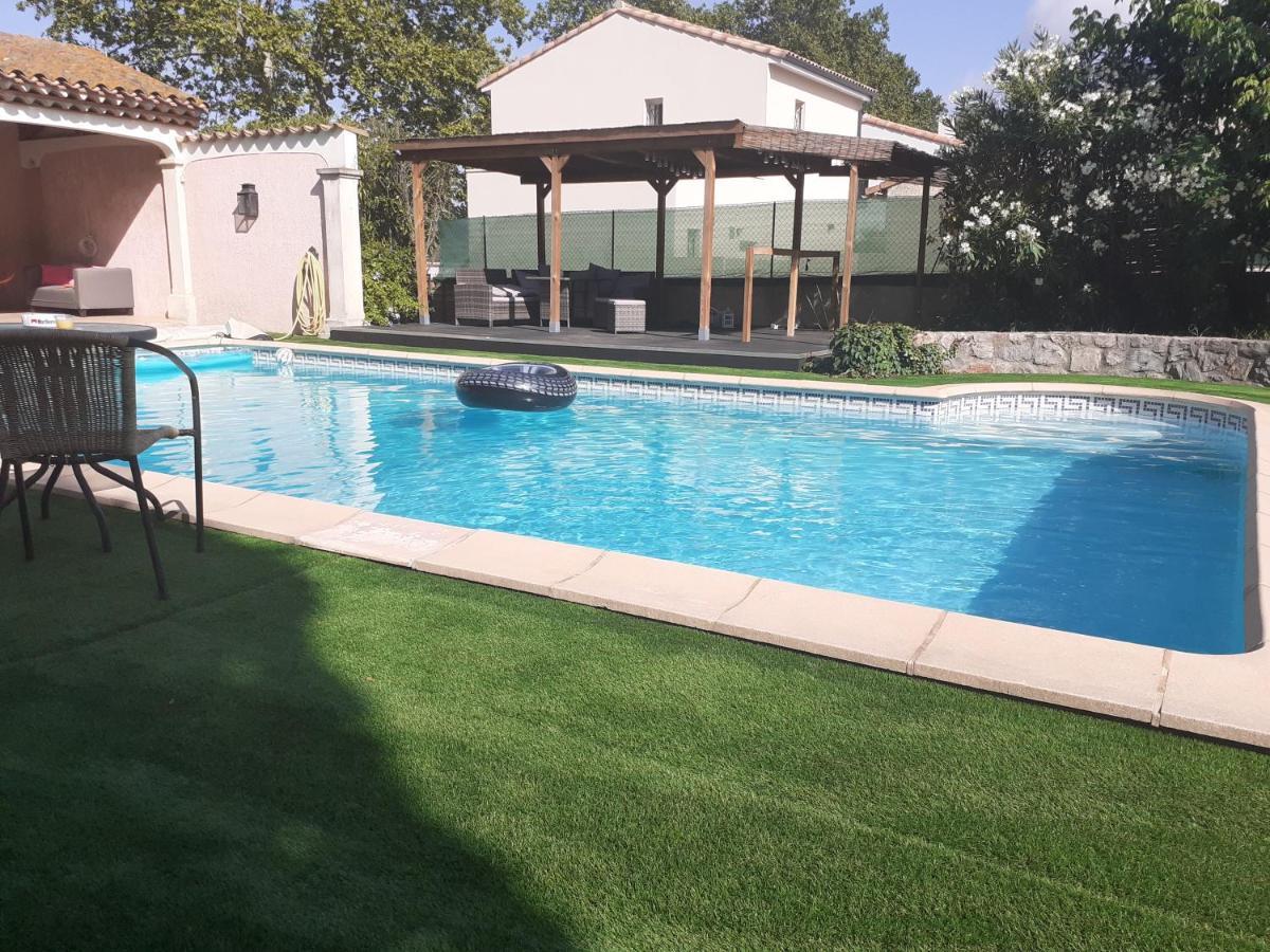 Superbe Grand Studio Tout Confort Avec Exterieur Poussan Bagian luar foto