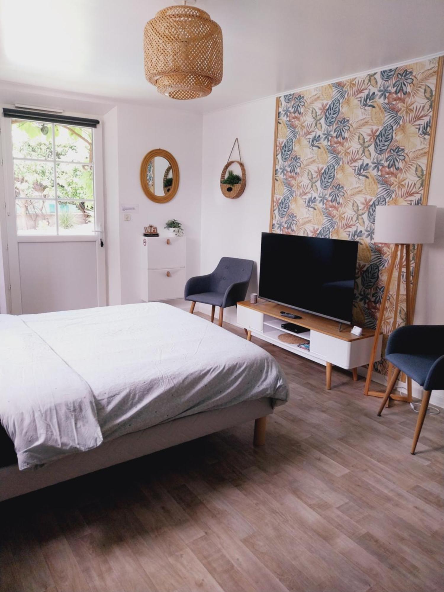 Superbe Grand Studio Tout Confort Avec Exterieur Poussan Bagian luar foto